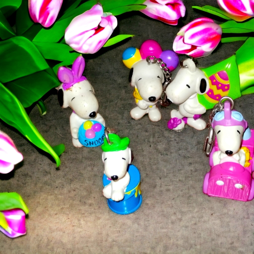 Extremely rare collection lot of Snoopy keychains from the 70 s
